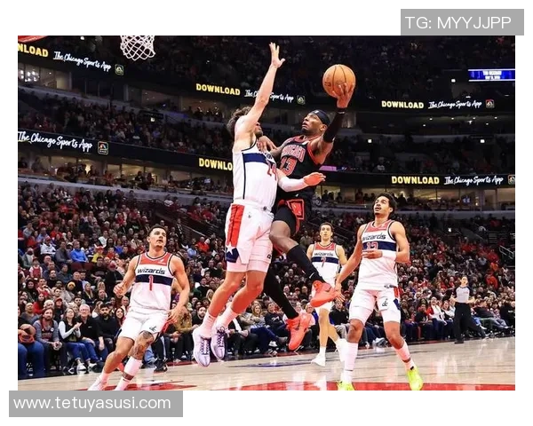 热火与公牛最后三分钟激战回顾精彩瞬间与关键时刻分析