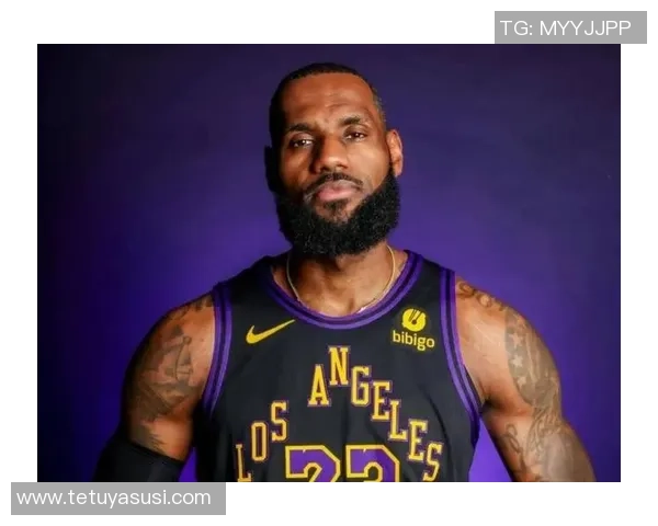 “皇帝”詹姆斯的第23个NBA赛季迟来开幕，奉献两双率湖人反转